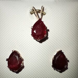 14Kt Yellow Gold 2-Carat Madagascar Ruby Earring & Pendant Set